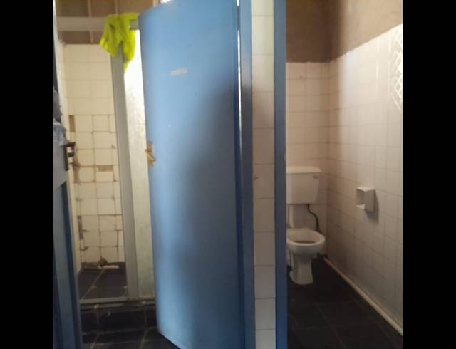 8 BEDROOM HOUSE FOR SALE IN BEREA